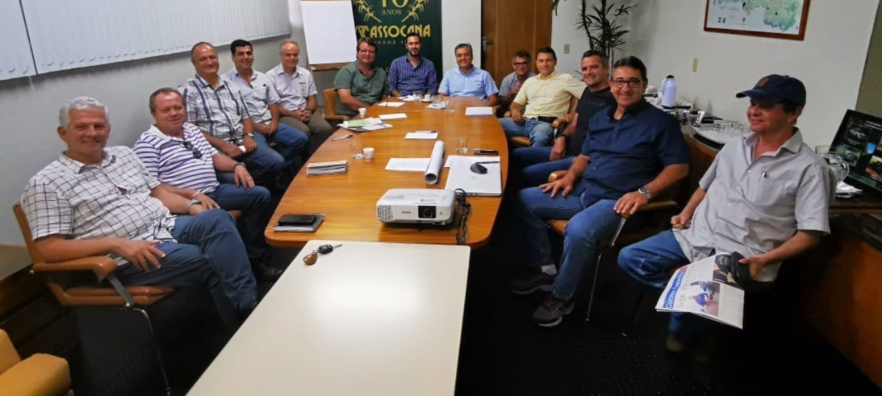 Muitos assuntos na reunião da diretoria