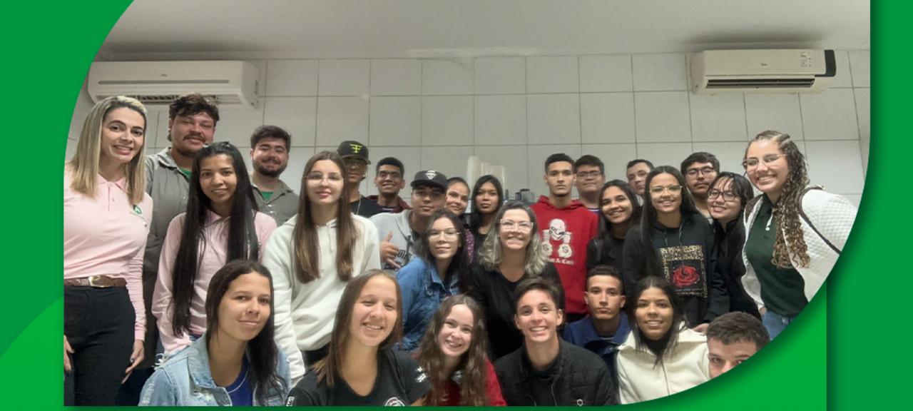 Alunos da Etec de Cândido Mota visitam laboratório da Assocana