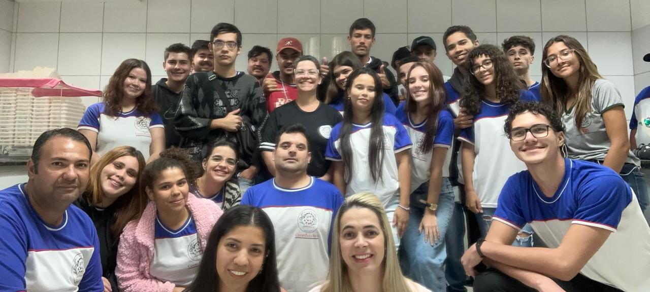 Mais alunos da Etec visitam laboratório da Assocana